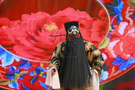 Téléchargez les photos : COMTÉ DE LUANNAN, Province du Hebei, Chine - 30 décembre 2019 : Opéra chinois traditionnel de Pékin sur scène - en image libre de droit