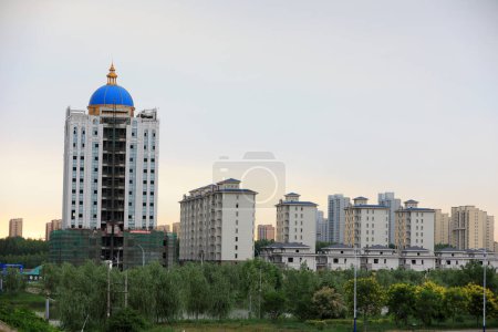Téléchargez les photos : Paysage architectural urbain, comté de Luannan, province du Hebei, Chine - en image libre de droit