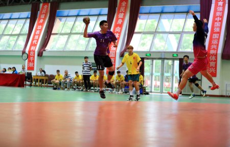 Foto de Condado de Luannan, China - 20 de agosto de 2019: China Junior Handball Match U Series Competition Site, Condado de Luannan, provincia de Hebei, China - Imagen libre de derechos