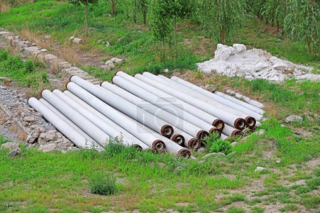 Foto de Fotos de cerca de tuberías prefabricadas de cemento - Imagen libre de derechos