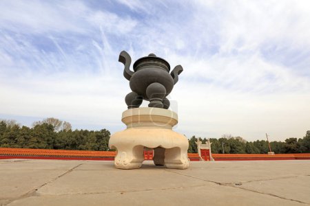 Foto de Quemador de incienso de la dinastía Qing chino paisaje arquitectónico en Ditan Park, Beijing, China - Imagen libre de derechos