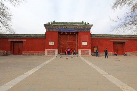 Téléchargez les photos : Paysages de l'architecture classique chinoise dans le parc Ditan, Pékin, Chine - en image libre de droit