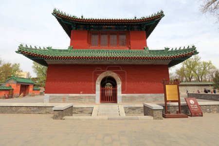 Téléchargez les photos : Paysages de l'architecture classique chinoise dans le parc Ditan, Pékin, Chine - en image libre de droit