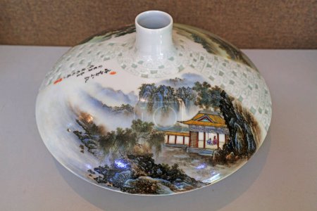Téléchargez les photos : Artisanat céramique exquis lors d'une exposition en Chine du Nord - en image libre de droit