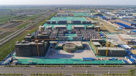 Téléchargez les photos : COMTÉ DE LUANNAN, Province du Hebei, Chine - 6 mai 2019 : Paysage architectural urbain dans la zone de développement économique de LUANNAN, photos aériennes. - en image libre de droit