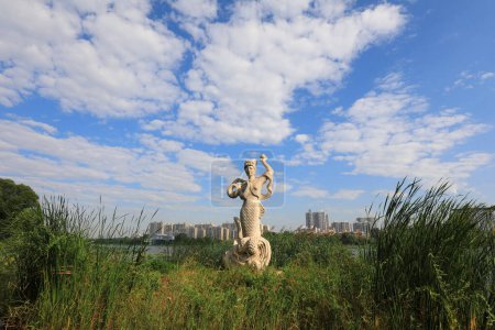 Téléchargez les photos : Sculpture de sirène dans le parc, Chine - en image libre de droit