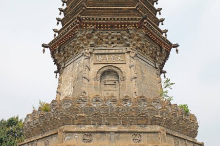 Téléchargez les photos : Comté de Fengrun, Chine - 15 septembre 2019 : Paysages architecturaux des anciennes pagodes en Chine, comté de Fengrun, province du Hebei, Chine - en image libre de droit