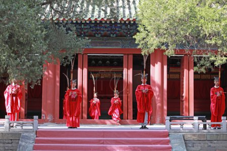 Foto de Beijing, China, 5 de octubre de 2019: Ritual Dacheng y actuación musical del Templo Confucio en Beijing. - Imagen libre de derechos