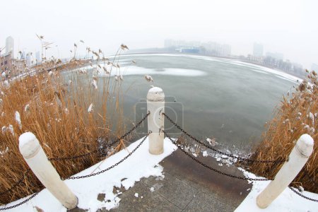 Téléchargez les photos : Paysage naturel des rivières en hiver, Chine du Nord - en image libre de droit