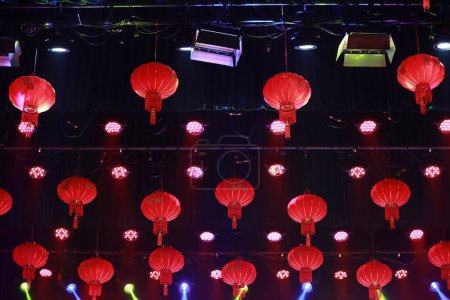 Téléchargez les photos : Lanternes traditionnelles chinoises sur scène - en image libre de droit