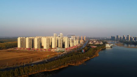 Téléchargez les photos : Paysage urbain du comté de Luannan en automne, Hebei, Chine - en image libre de droit