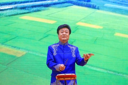 Téléchargez les photos : Comté de Luannan - 25 janvier 2019 : Spectacles théâtraux sur scène, comté de Luannan, province du Hebei, Chine - en image libre de droit