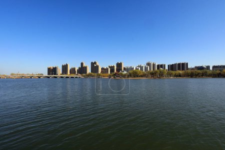 Téléchargez les photos : Paysage architectural de Waterfront City, Chine du Nord - en image libre de droit
