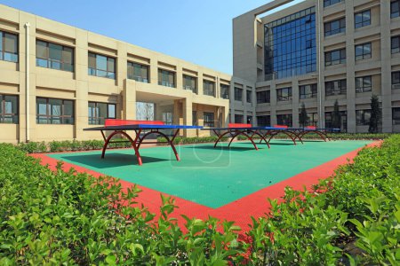Téléchargez les photos : La zone de tennis de table est dans une école, Chine du Nord - en image libre de droit