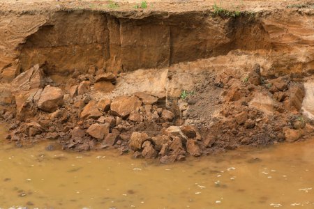 Téléchargez les photos : Couche de sol effondrée sur le site d'excavation, Chine du Nord - en image libre de droit