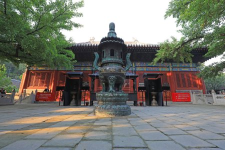 Foto de Beijing, China - 3 de octubre de 2020: Anticuarios incensarios en los templos, Beijing - Imagen libre de derechos