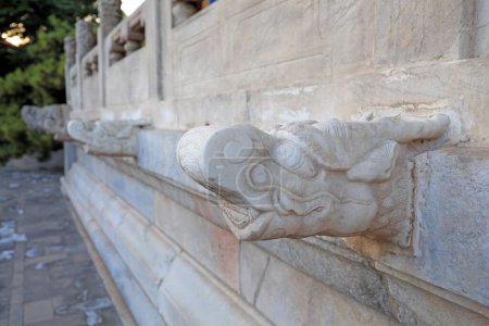 Téléchargez les photos : Balustrade en marbre blanc au temple de Taimiao à Pékin - en image libre de droit
