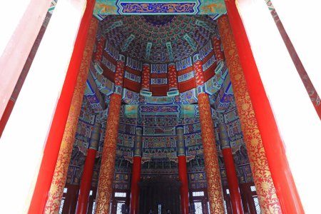 Téléchargez les photos : Pékin, Chine - 5 octobre 2020 : La structure interne de la salle de prière pour le nouvel an est dans le temple du ciel, Pékin - en image libre de droit