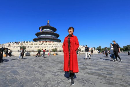 Téléchargez les photos : Pékin, Chine - 5 octobre 2020 : Touristes dans le temple du ciel à Pékin - en image libre de droit