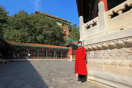 Foto de Beijing, China - 6 de octubre de 2020: Los turistas visitan el palacete de verano - Imagen libre de derechos
