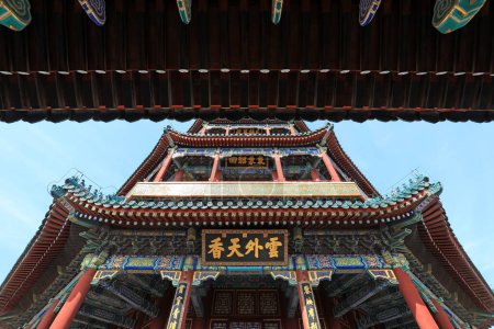 Téléchargez les photos : Pékin, Chine - 6 octobre 2020 : "Tianxiang à l'extérieur du nuage" a été écrit sur la plaque, Architecture traditionnelle chinoise dans le palais d'été, Pékin - en image libre de droit