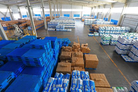 Téléchargez les photos : COMTÉ DE LUANNAN, Province du Hebei, Chine - 15 octobre 2020 : L'atelier de stockage du sel est dans l'usine - en image libre de droit