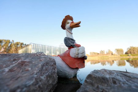 Téléchargez les photos : Sculpture de canard dans le parc - en image libre de droit