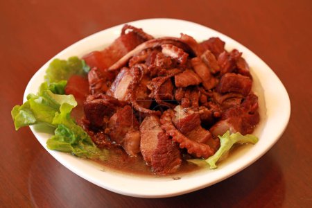 Téléchargez les photos : Nourriture traditionnelle chinoise, Porc cuit avec poulpe - en image libre de droit