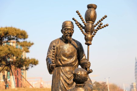 Téléchargez les photos : Tangshan City, Chine - 22 décembre 2020 : Sculptures en bronze de figures de la dynastie Qing dans un parc, ville de Tangshan, province du Hebei, Chine - en image libre de droit
