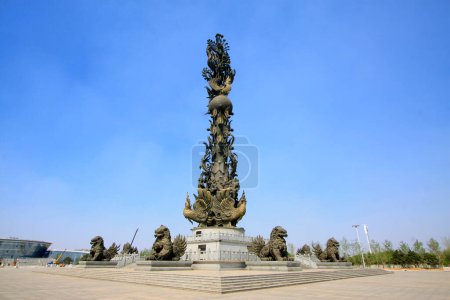 Stadt Tangshan - 16. Mai: Phönix-Skulptur in einem Park am 16. Mai 2016, Stadt Tangshan, Provinz Hebei, China