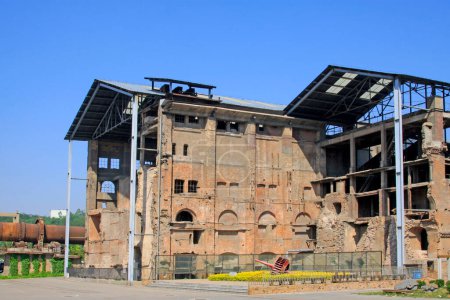 Trümmer der Fabrik, Nahaufnahme des Fotos