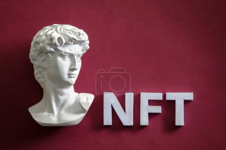 Téléchargez les photos : David Statue and NFT concept of digital art and cryptocurrency online for buying and selling in the metaverse as well as vaporwave style. High quality photo - en image libre de droit