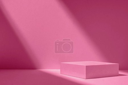 Téléchargez les photos : Geometric 3D background and podium for the product and its advertising with a bright beam of light and copy space. High quality photo - en image libre de droit