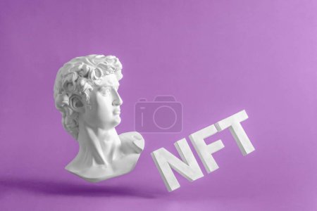 Téléchargez les photos : NFT concept David antique in the style of pop or vaporwave and 3D text NFT. A minimal concept of modern digital art. High quality photo - en image libre de droit