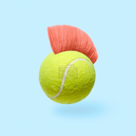 Téléchargez les photos : Humour pop art balle de tennis amusante avec une coiffure rose mohawk. Minimalement amusant est le concept de mode sportive et de plaisir. Photo de haute qualité - en image libre de droit
