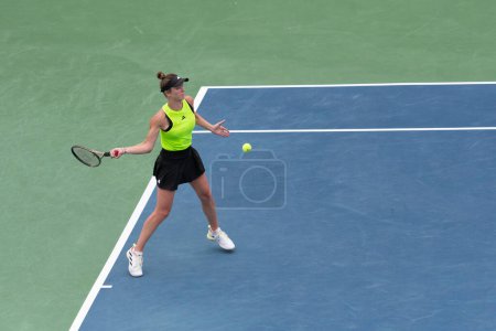 Téléchargez les photos : Elina Svitolina (UKR) tombe aux mains de Jessica Pegula (USA, non photographiée) au tournoi de tennis Mubadala DC Citi Open le 4 août 2023 à Washington DC - en image libre de droit
