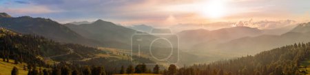 Téléchargez les photos : Vue panoramique sur les montagnes du Caucase à Adjara, Géorgie - en image libre de droit