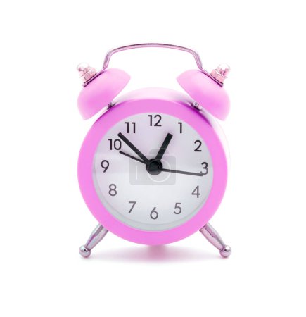 Foto de Reloj de mesa clásico rosa sobre fondo blanco - Imagen libre de derechos
