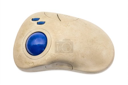 Foto de Viejo sucio trackball ratón om fondo blanco - Imagen libre de derechos