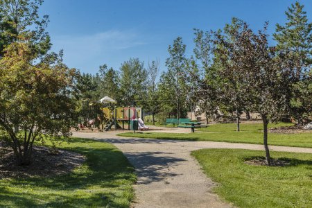 Christine Morris Park est situé dans le quartier Silverspring de Saskatoon..