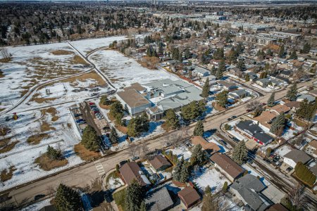 Téléchargez les photos : Wildwood est un quartier principalement résidentiel situé dans le sud-est de Saskatoon, en Saskatchewan, au Canada. Il comprend une partie du quartier des affaires de la 8e rue - en image libre de droit