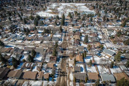 Téléchargez les photos : Wildwood est un quartier principalement résidentiel situé dans le sud-est de Saskatoon, en Saskatchewan, au Canada. Il comprend une partie du quartier des affaires de la 8e rue - en image libre de droit