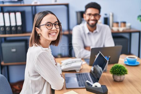 Téléchargez les photos : Man and woman business workers using laptop sitting with arms crossed gesture at office - en image libre de droit