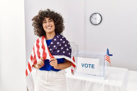 Téléchargez les photos : Young middle east woman smiling confident wearing united states flag at electoral college - en image libre de droit