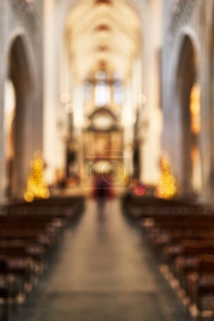 Téléchargez les photos : Picture of blurred catholic church - en image libre de droit