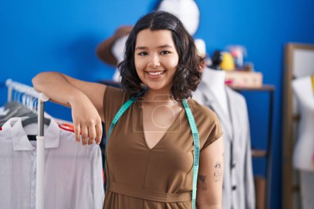 Téléchargez les photos : Young woman tailor smiling confident standing at sewing studio - en image libre de droit
