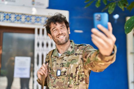 Foto de Young man army soldier make selfie by smartphone at street - Imagen libre de derechos