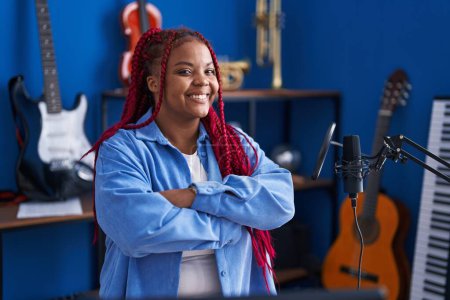 Téléchargez les photos : African american woman artist smiling confident standing with arms crossed gesture at music studio - en image libre de droit