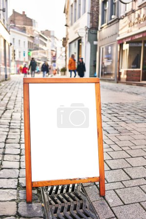 Foto de SIngle banner vacío en blanco en la calle - Imagen libre de derechos