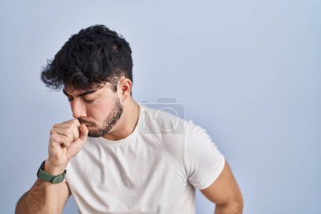 Téléchargez les photos : Hispanic man with beard standing over white background feeling unwell and coughing as symptom for cold or bronchitis. health care concept. - en image libre de droit